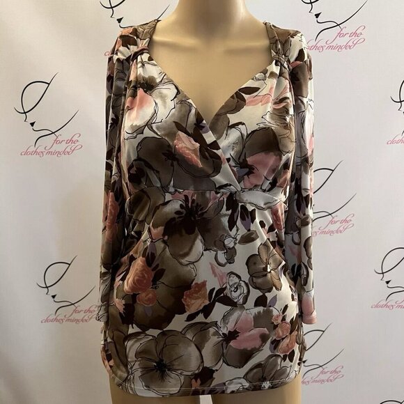 Unbranded. Size Small. Stretch V-Neck Pullover. 3/4 Sleeve. Floral. B90 - Picture 1 of 3